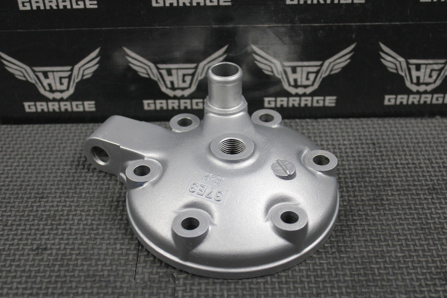 1999 SUZUKI RM250 MODEL X OEM CYLINDER HEAD COVER CAP DOME 11111 - 37E30 NICE! - hggarage