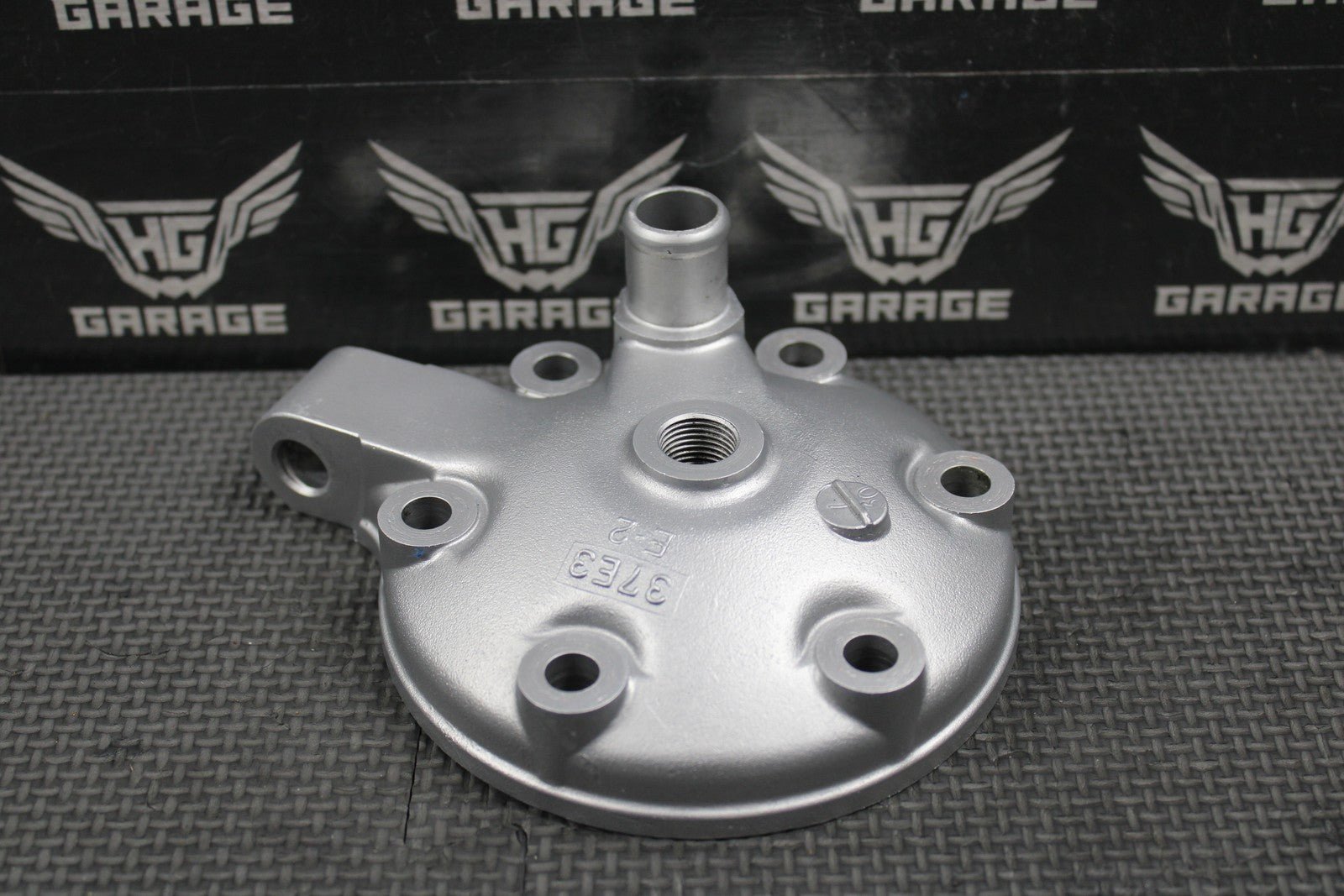 1999 SUZUKI RM250 MODEL X OEM CYLINDER HEAD COVER CAP DOME 11111 - 37E30 NICE! - hggarage