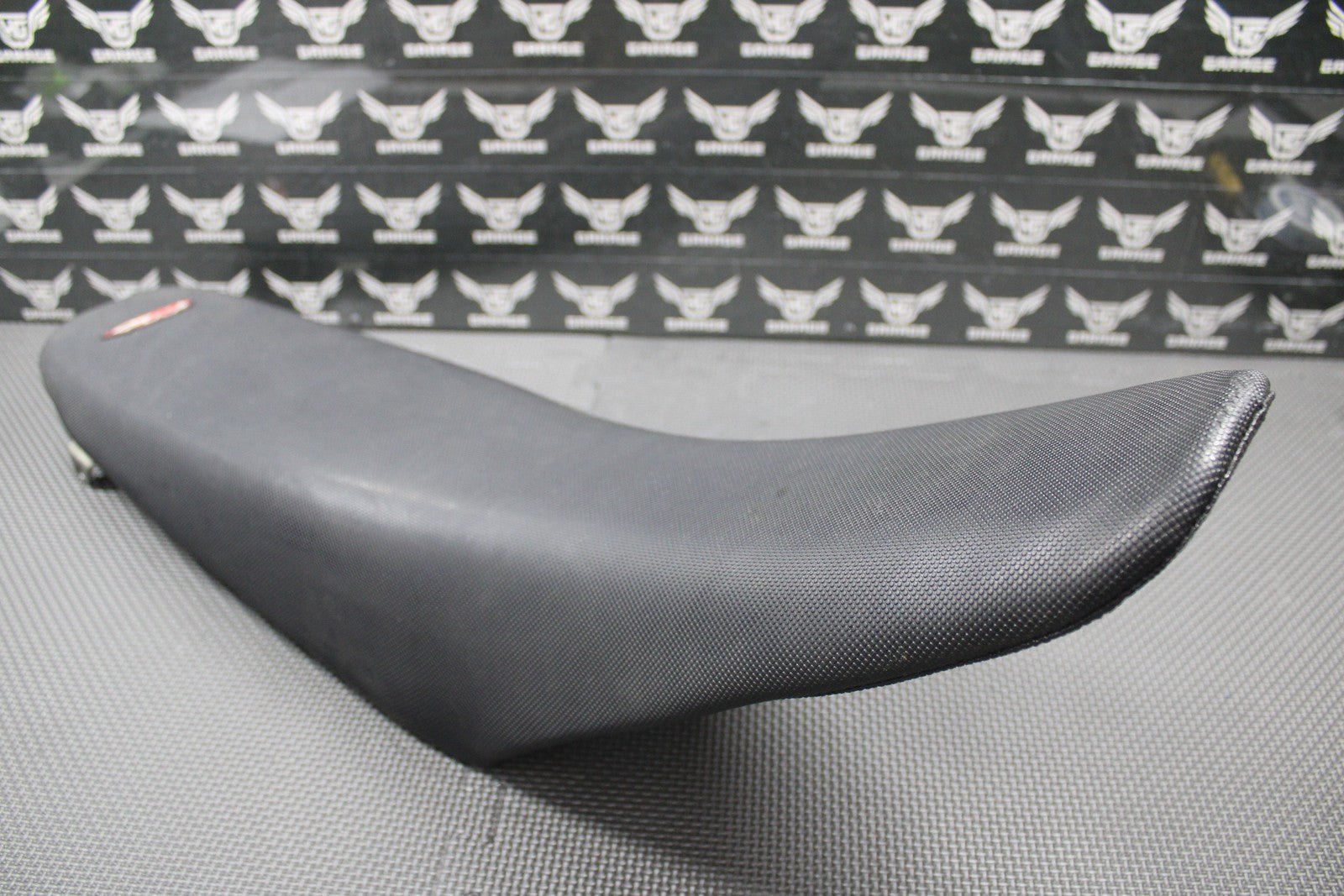 2000 2001 HONDA CR125R CR250R OEM SEAT SADDLE FOAM PAN BLACK GRIPPER COVER GOOD! - hggarage