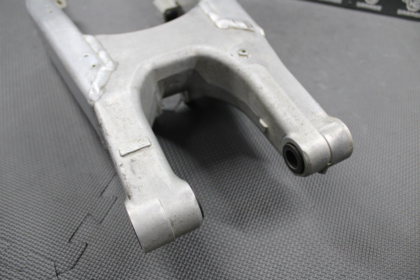 2007 2008 KAWASAKI KX250F OEM SWINGARM SWING ARM SUSPENSION 33001 - 0107 NICE! - hggarage