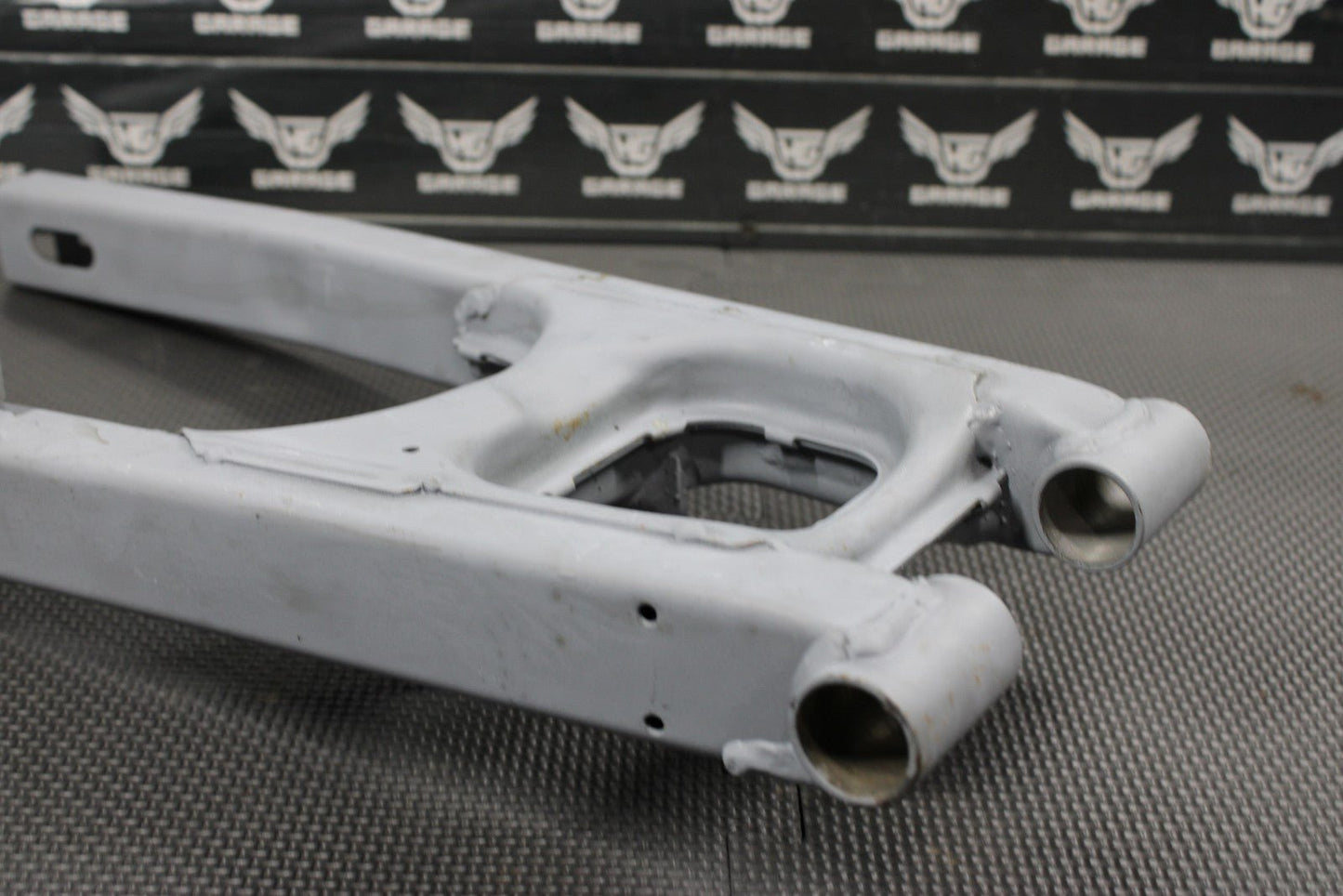 1991 88 - 91 HONDA CR80R OEM SWINGARM SWING ARM SUSPENSION 52000 - GS2 - 405 - hggarage