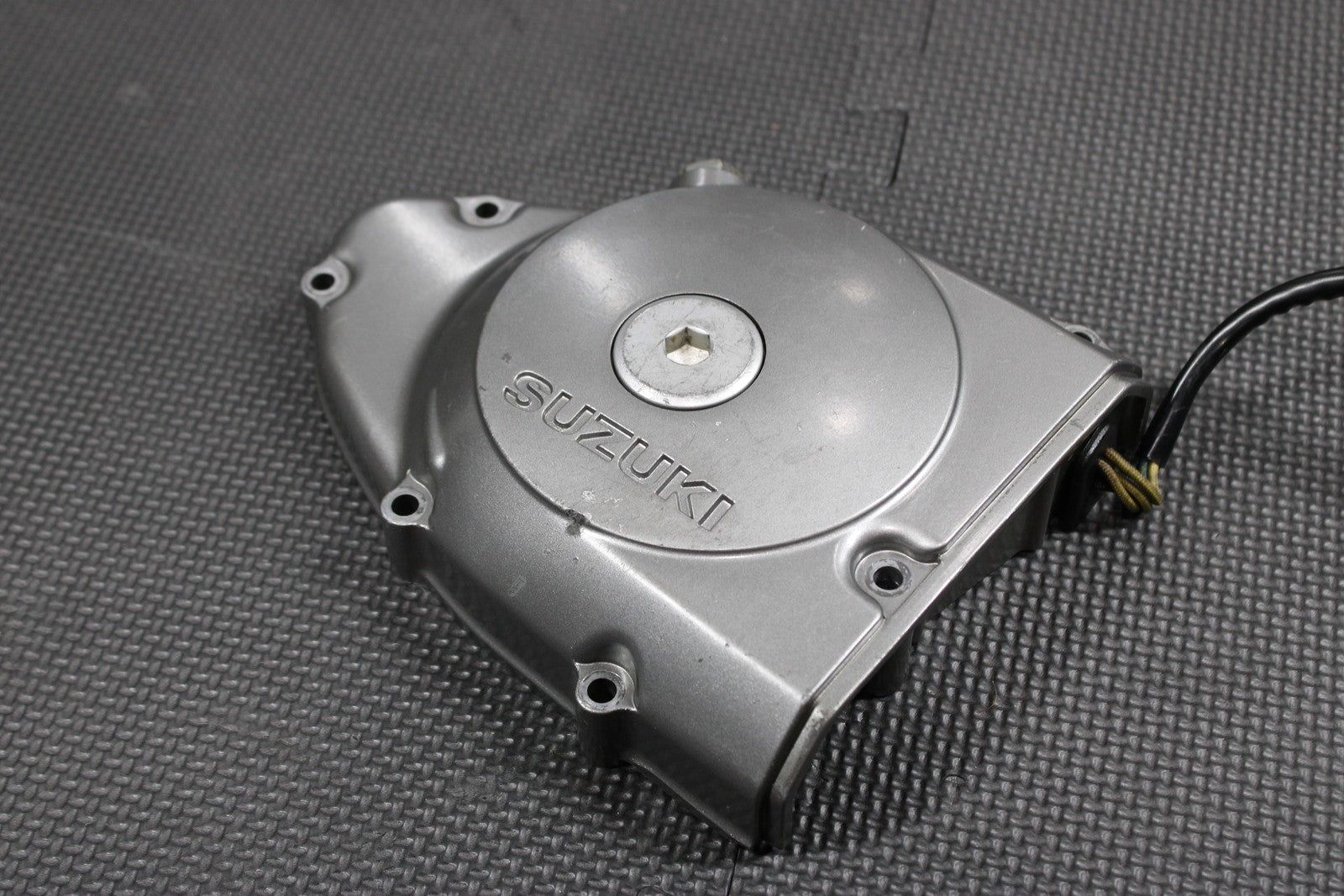2005 SUZUKI DR200SE OEM LEFT SIDE ENGINE MOTOR STATOR GENERATOR MAGNETO COVER - hggarage