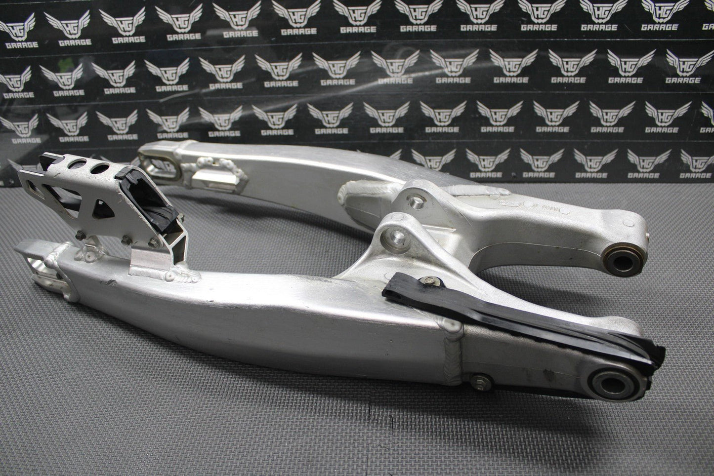 2020 SUZUKI 19 - 21 RMZ250 OEM SWINGARM SWING ARM SUSPENSION 61000 - 46K00 GOOD! - hggarage