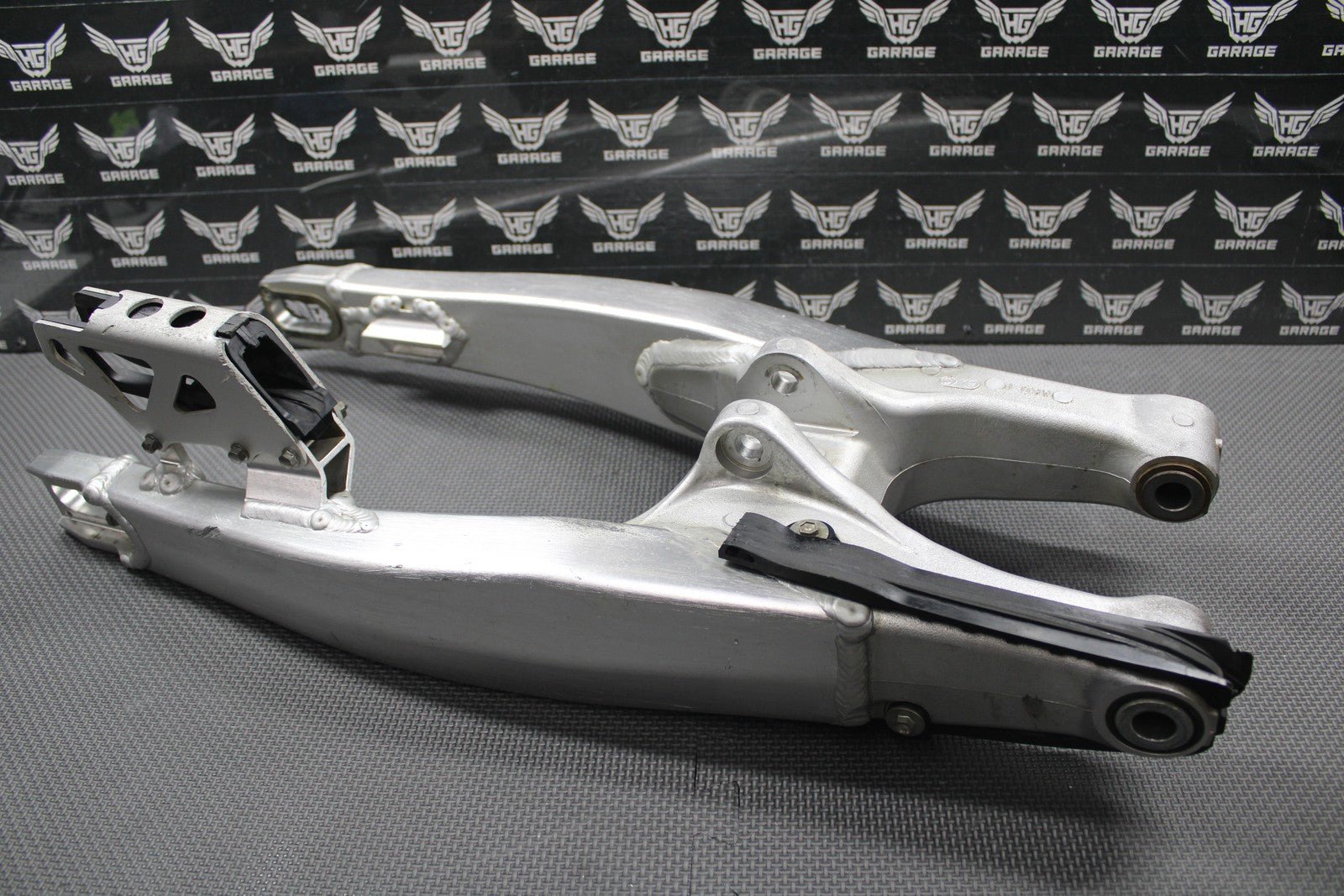 2020 SUZUKI 19 - 21 RMZ250 OEM SWINGARM SWING ARM SUSPENSION 61000 - 46K00 GOOD! - hggarage