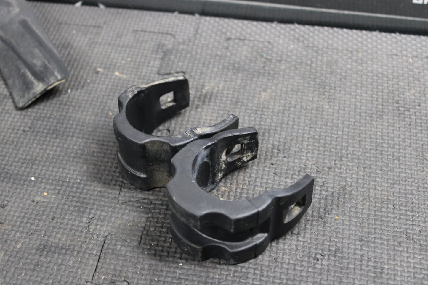 1997 Honda XR200R OEM Frame Fuel Tank Rubber Mounts Cushions Rubbers - hggarage