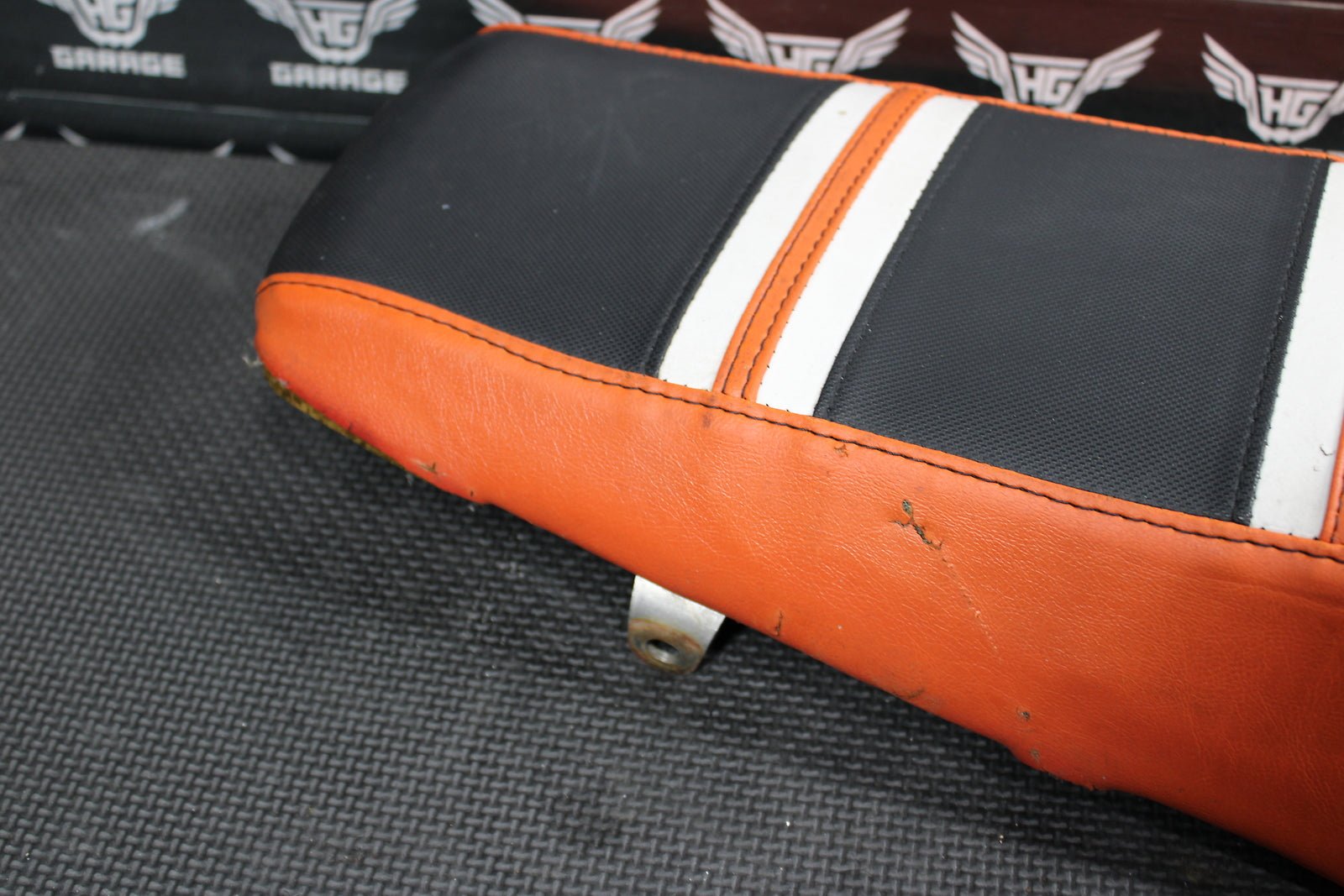 1999 HONDA CR80R CR80RB OEM SEAT SADDLE 77100 - GBF - J20 - hggarage