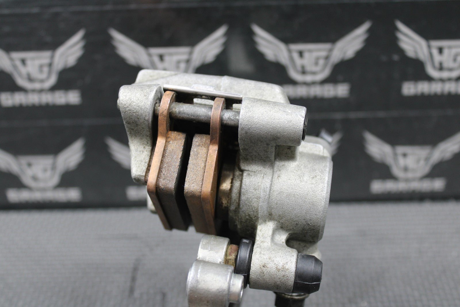 1997 HONDA 97 - 99 CR250R OEM NISSIN REAR BACK BRAKE CALIPER 43150 - KZ3 - B01 NICE! - hggarage