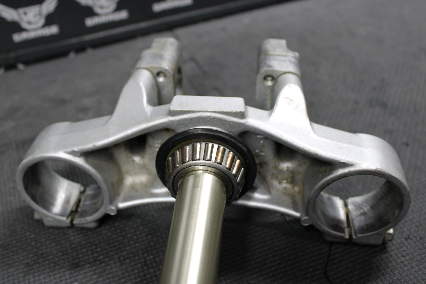 1996 1997 Yamaha YZ125 OEM Front Forks Triple Tree Steering Stem Bar Clamp - hggarage
