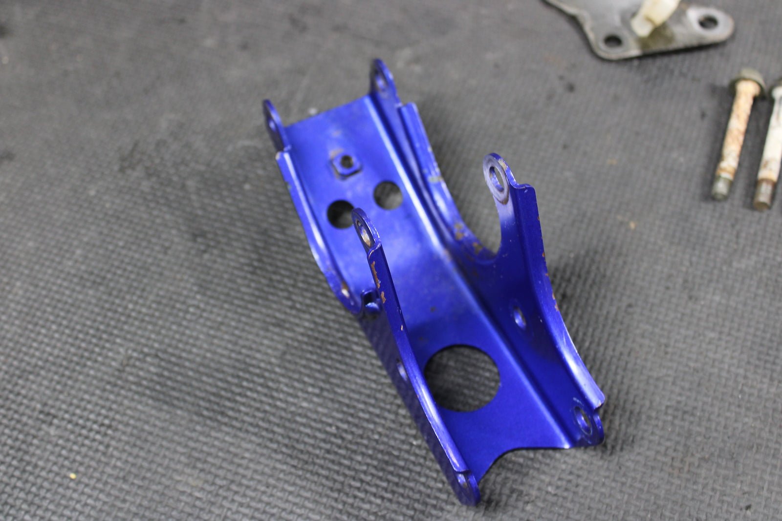 2001 YAMAHA 00 - 02 TTR225 2002 XT225 OEM ENGINE MOTOR MOUNT STAY BRACKETS - hggarage