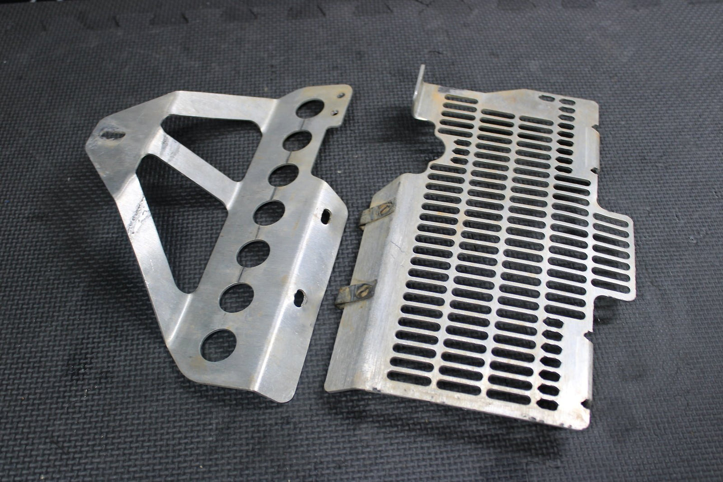 2007 HONDA CR125R DEVOL RADIATOR GUARD SHIELD LOUVER VENT RIGHT SIDE 19010 - KSR - 7 - hggarage