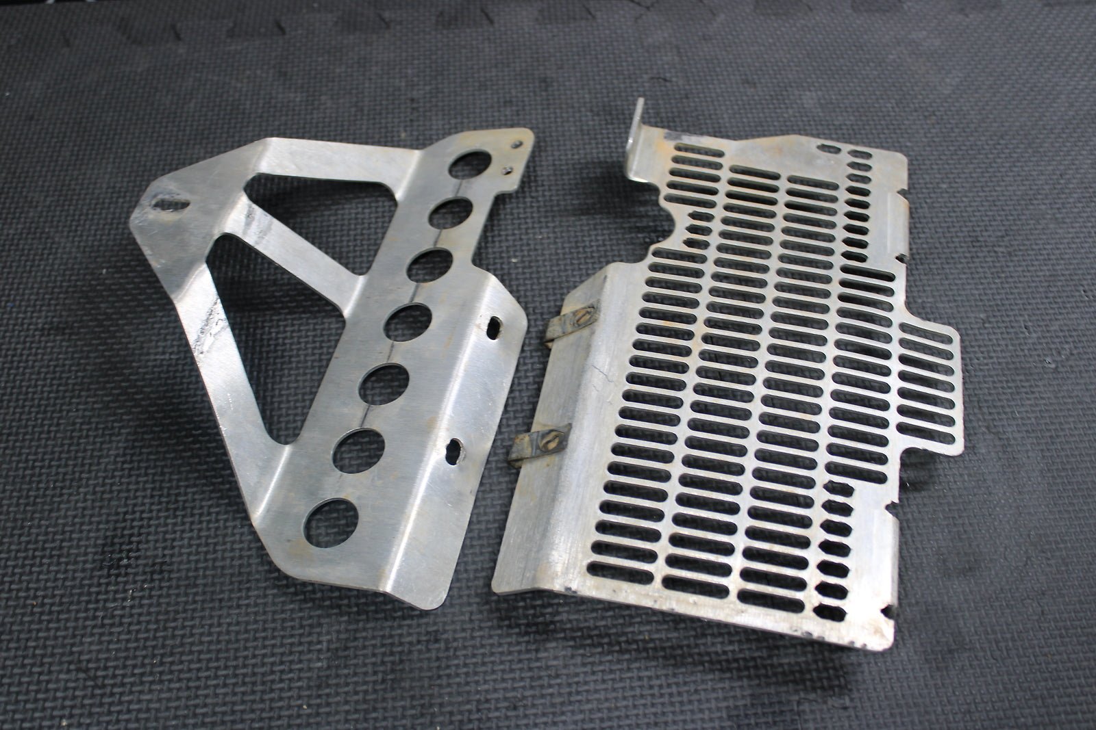2007 HONDA CR125R DEVOL RADIATOR GUARD SHIELD LOUVER VENT RIGHT SIDE 19010 - KSR - 7 - hggarage