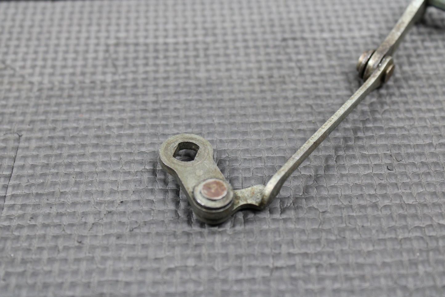 1999 2000 YAMAHA YZ125 OEM EXHAUST POWER VALVE LINKAGE PUSH ROD GOVERNOR GEAR - hggarage
