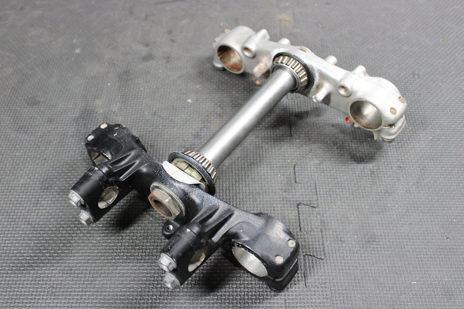 1998 HONDA XR200R 1990 1991 / 93 - 02 OEM FRONT FORKS LOWER UPPER TRIPLE TREE STEM - hggarage