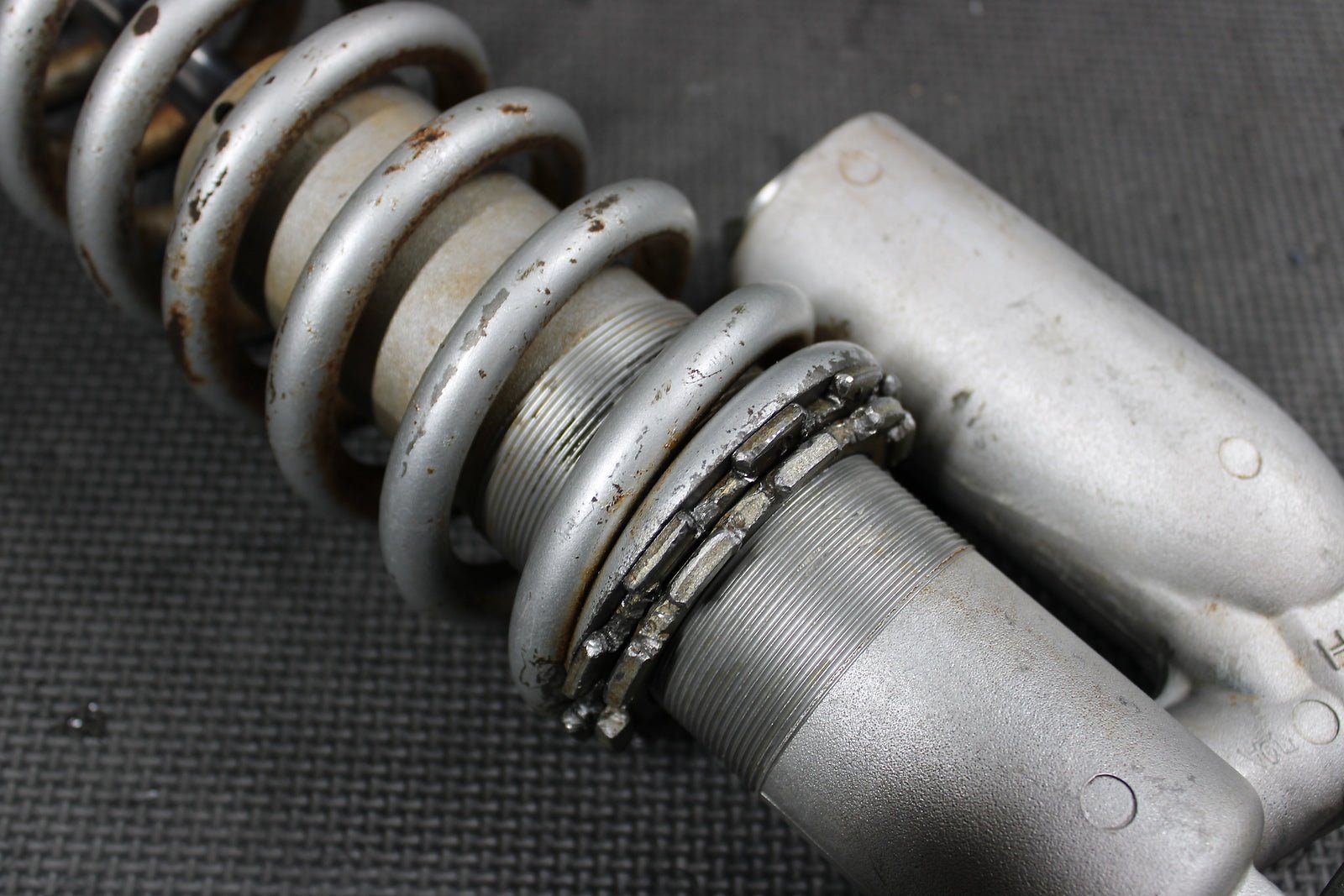 1998 YAMAHA YZ400F OEM REAR BACK SHOCK ABSORBER SUSPENSION - hggarage