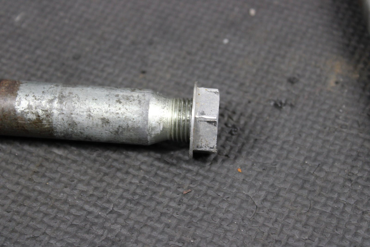 2007 YAMAHA YZ450F OEM FRONT WHEEL RIM AXLE PIVOT BOLT SWINGARM BOLT - hggarage