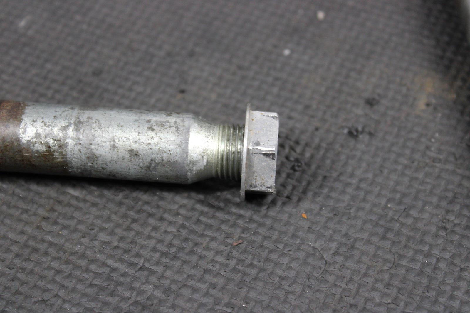 2007 YAMAHA YZ450F OEM FRONT WHEEL RIM AXLE PIVOT BOLT SWINGARM BOLT - hggarage
