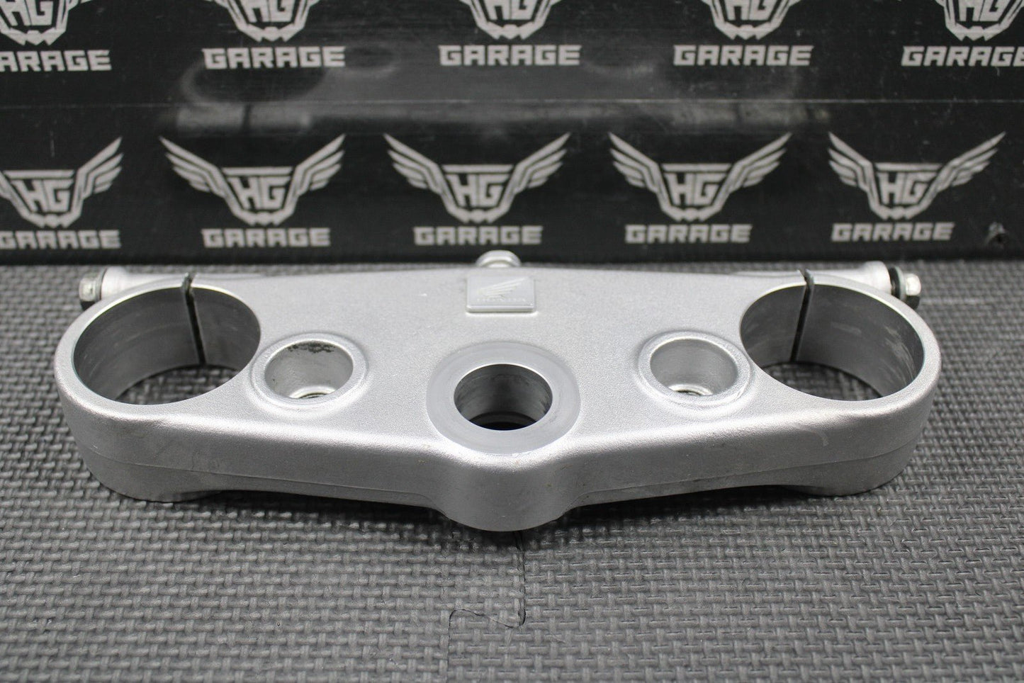 2000 HONDA 00 - 03 CR125R 250 OEM UPPER TRIPLE TREE CLAMP TOP BRIDGE 53300 - KZ4 - J20 - hggarage