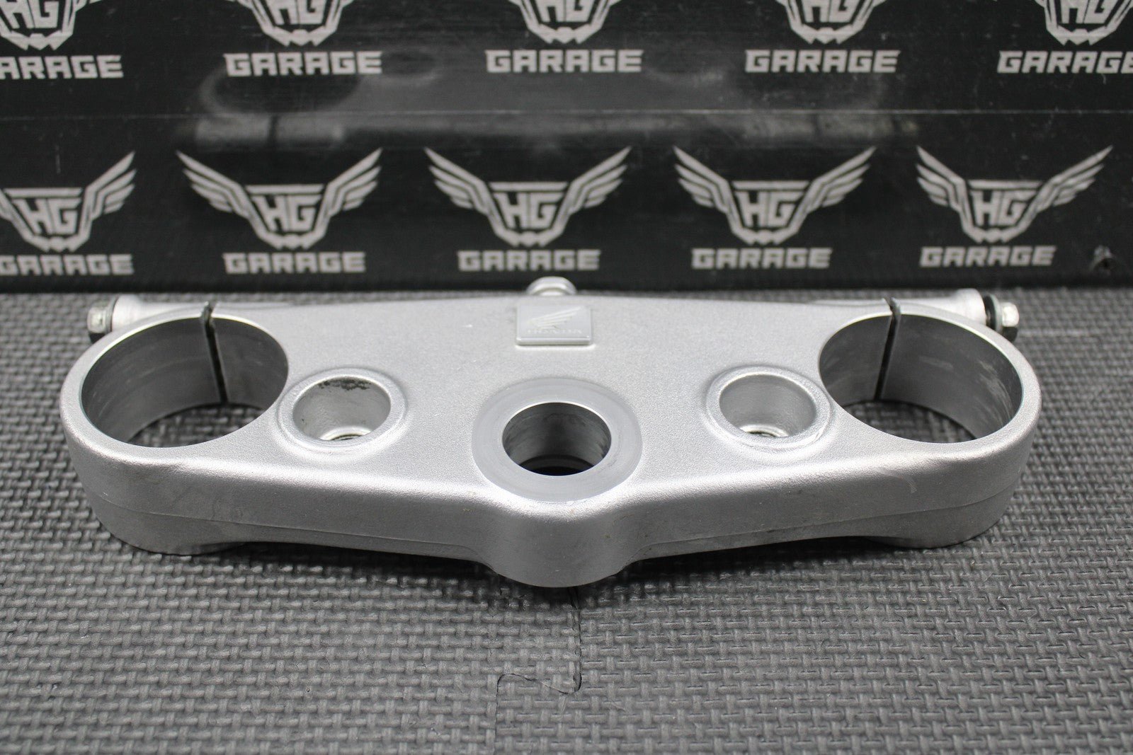 2000 HONDA 00 - 03 CR125R 250 OEM UPPER TRIPLE TREE CLAMP TOP BRIDGE 53300 - KZ4 - J20 - hggarage