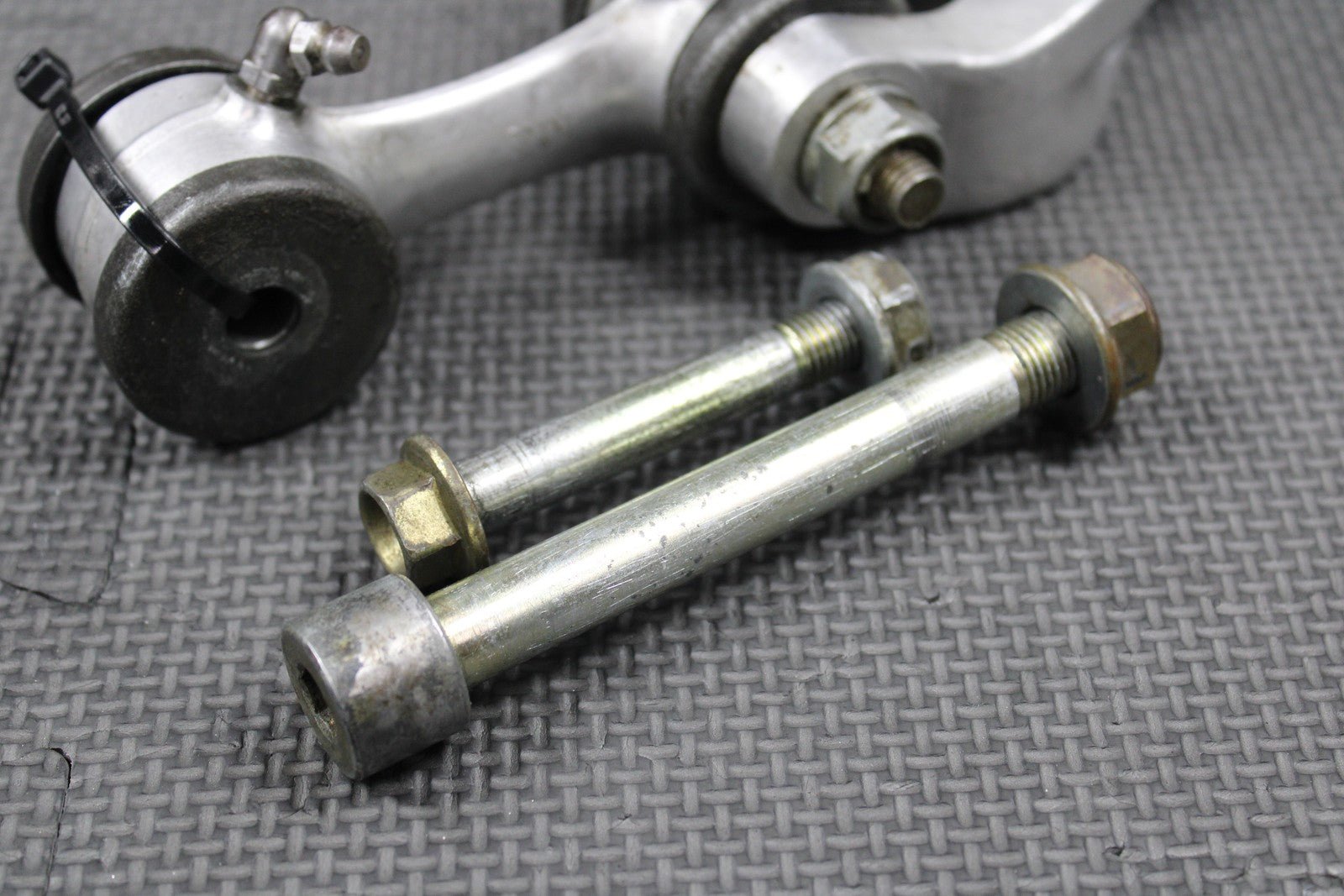 1991 HONDA 86 - 95 XR250R OEM REAR SHOCK LINKAGE ARM BOLTS 52460 - KN5 - 000 NICE! - hggarage