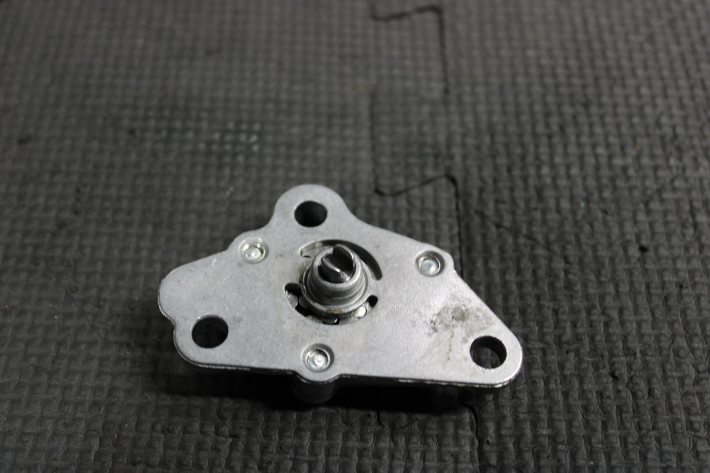 2000 HONDA XR50R OEM ENGINE MOTOR OIL PUMP 15100 - GBJ - 003 - hggarage