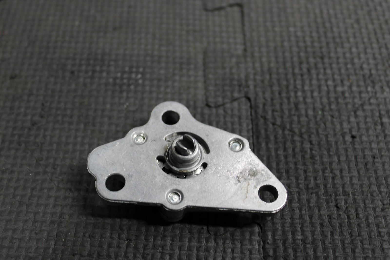 2000 HONDA XR50R OEM ENGINE MOTOR OIL PUMP 15100 - GBJ - 003 - hggarage