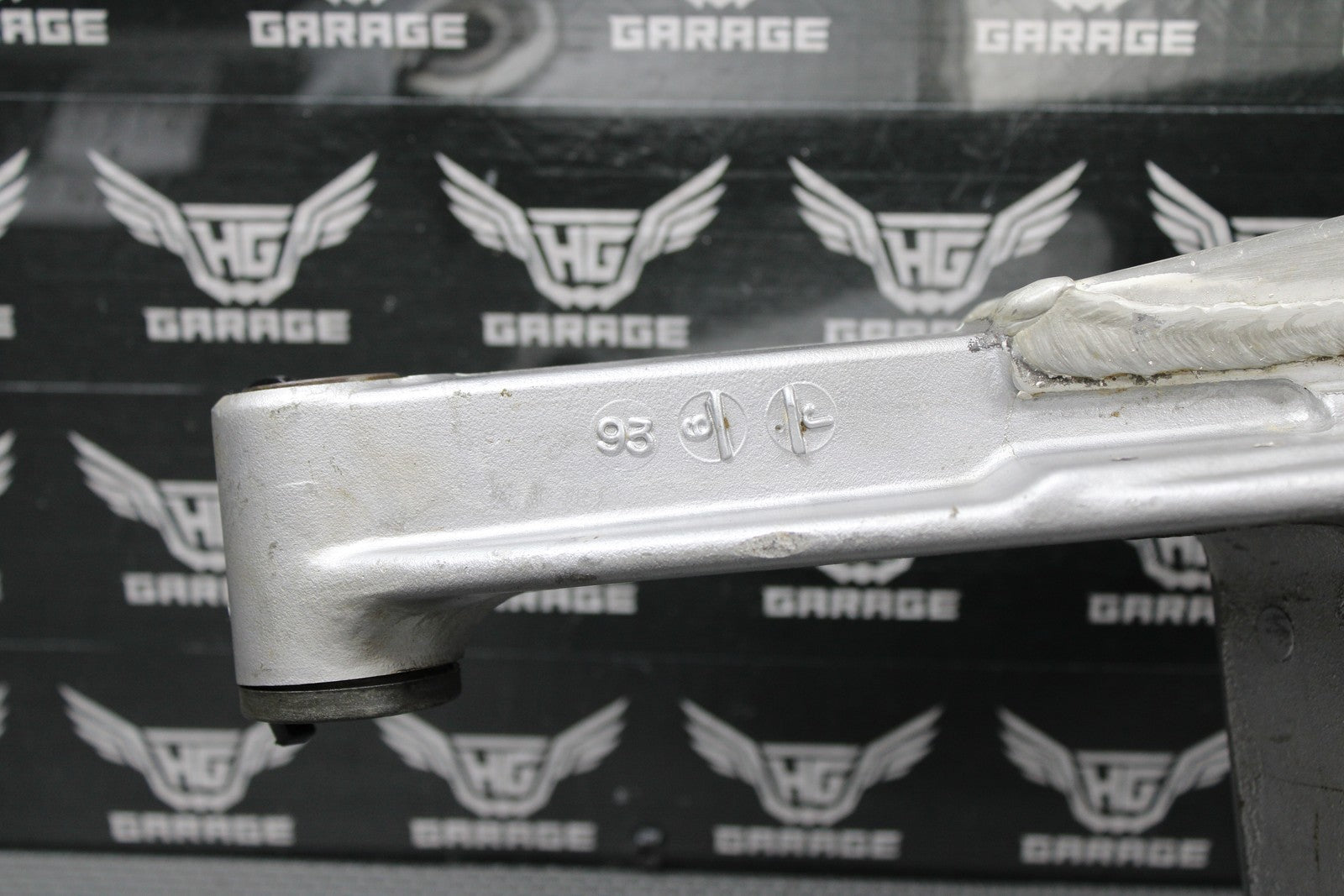 1994 SUZUKI 93 - 95 RM125 RM250 OEM SWINGARM SWING ARM SUSPENSION 61000 - 28E11 GOOD - hggarage