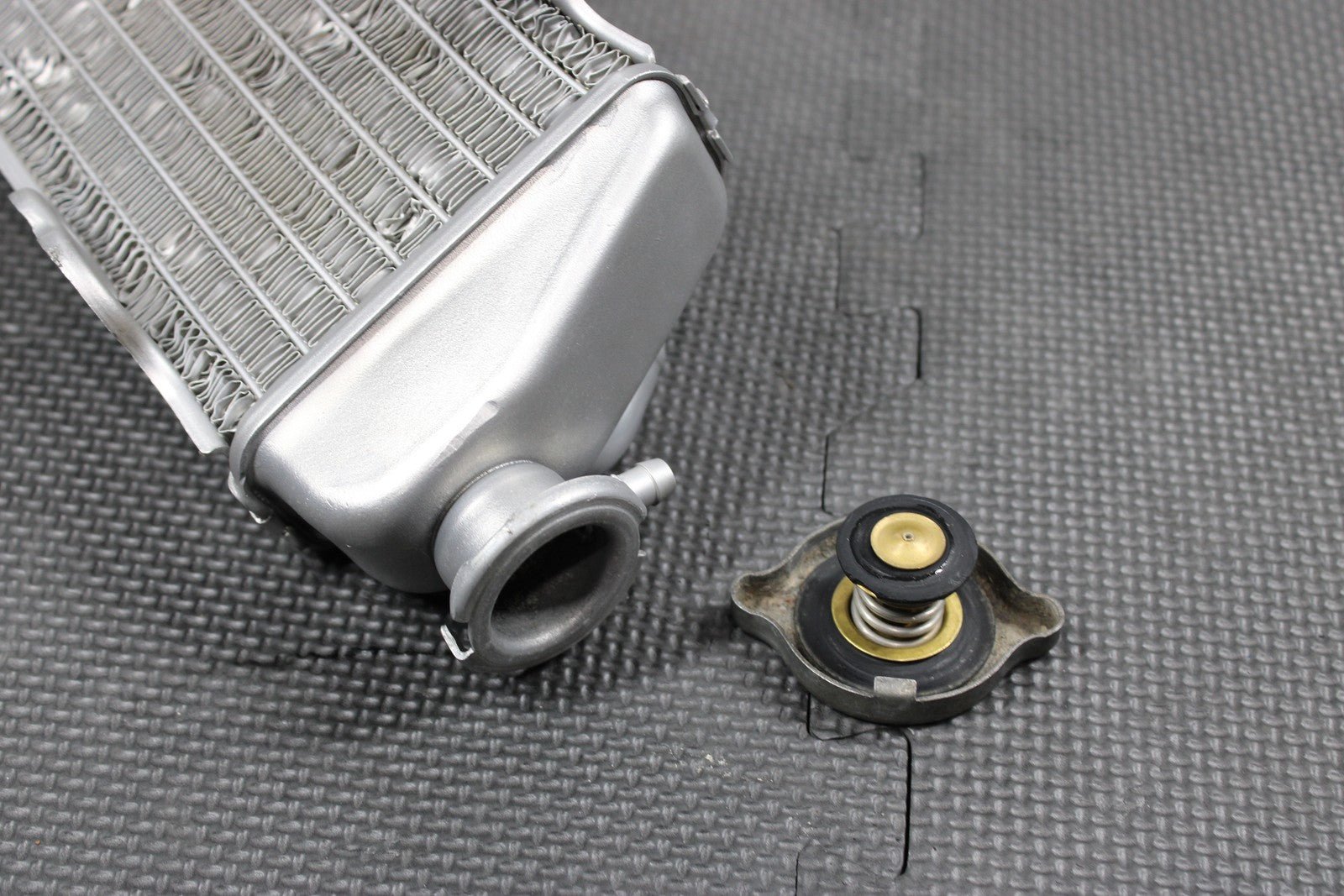 2000 KTM 250 EXC OEM LEFT ENGINE MOTOR COOLING COOLER RADIATOR - hggarage