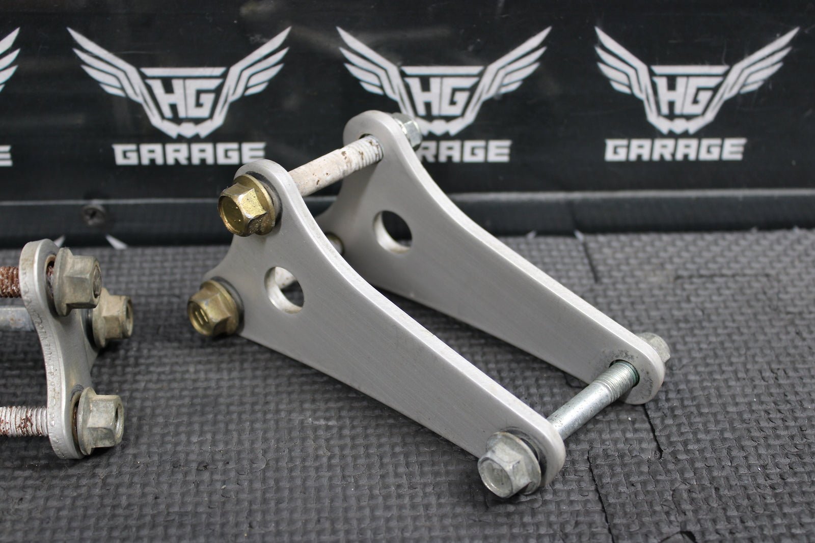 2004 SUZUKI DRZ250 OEM ENGINE MOTOR MOUNT STAY BRACKETS 41921 - 13E01 - hggarage