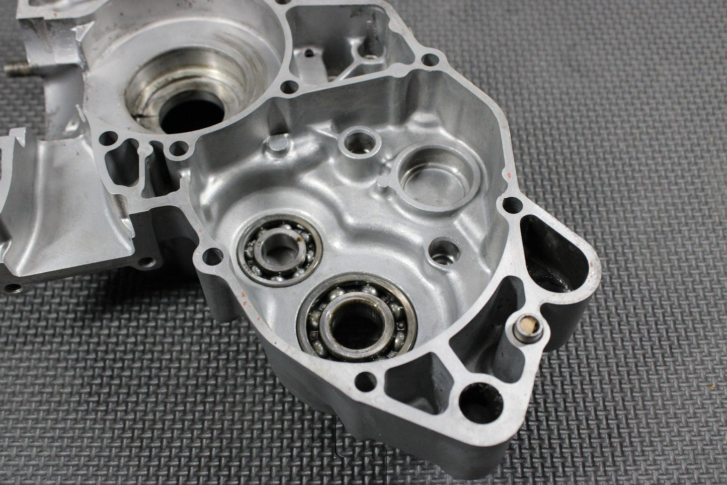 2001 SUZUKI RM80 OEM LEFT ENGINE MOTOR CRANKCASE CRANK CASES BLOCK 11300 - 03812 - hggarage