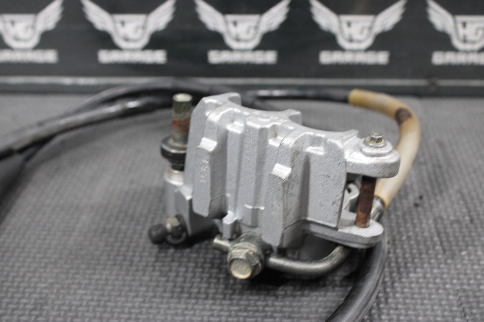 2001 KAWASAKI KX100 BIGWHEEL OEM TOKICO FRONT BRAKE CALIPER 43041 - 1681 - GN - hggarage