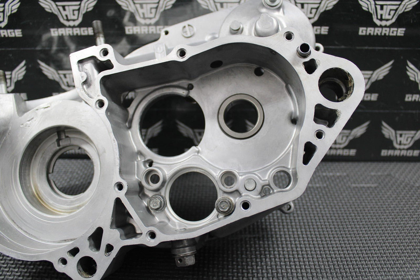 2006 2007 KAWASAKI KX250 OEM RIGHT ENGINE CRANKCASE CRANK CASE 14001 - 0065 GOOD! - hggarage