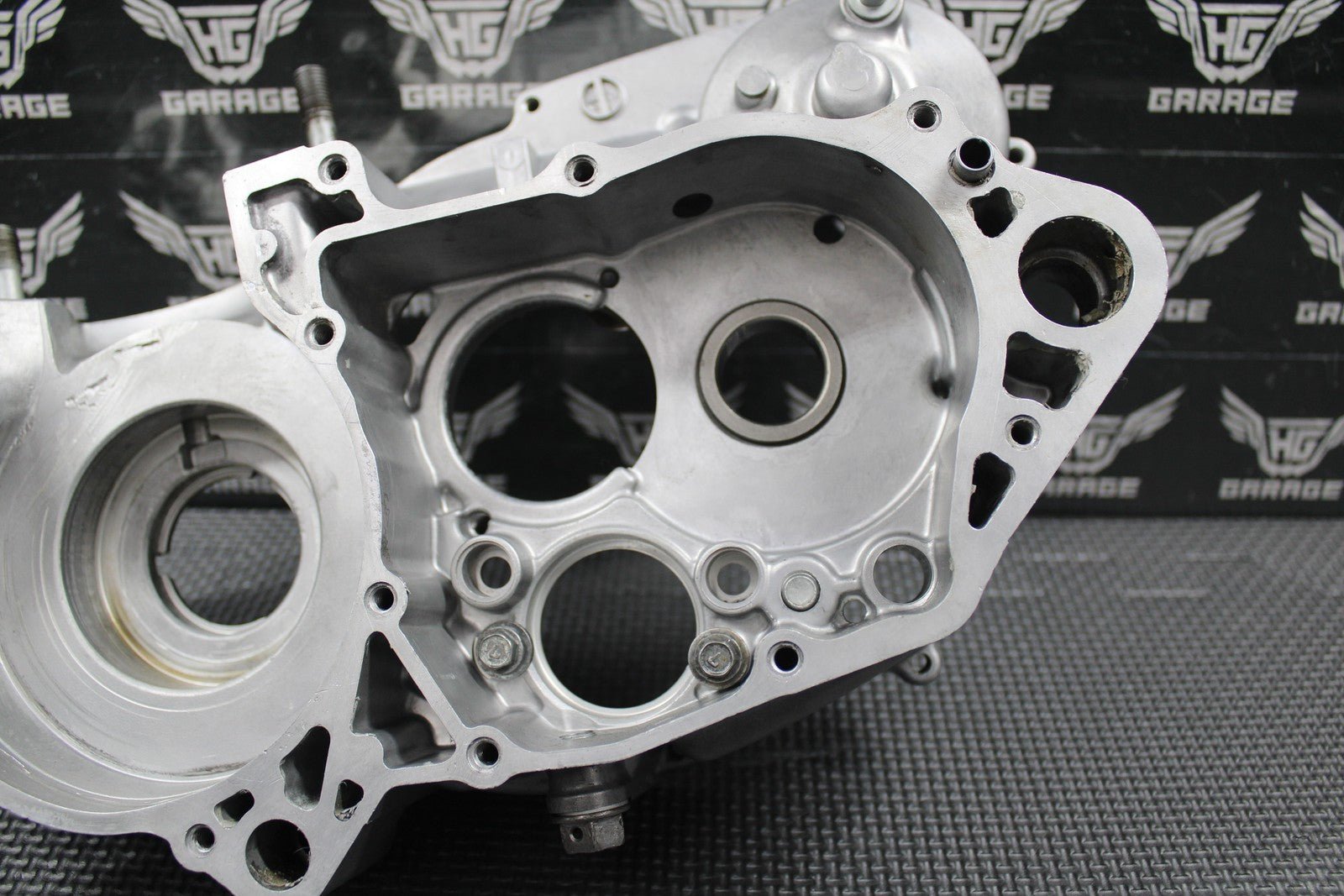 2006 2007 KAWASAKI KX250 OEM RIGHT ENGINE CRANKCASE CRANK CASE 14001 - 0065 GOOD! - hggarage