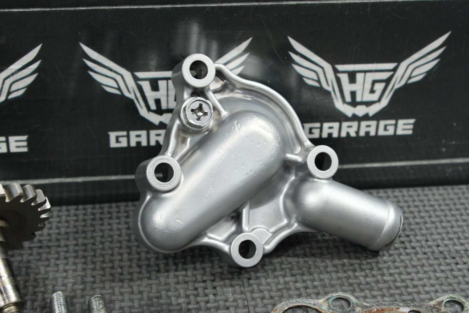 2000 97 - 04 HONDA CR125R OEM ENGINE WATER PUMP W HOUSING 19221 - KZ4 - B00 GOOD! - hggarage