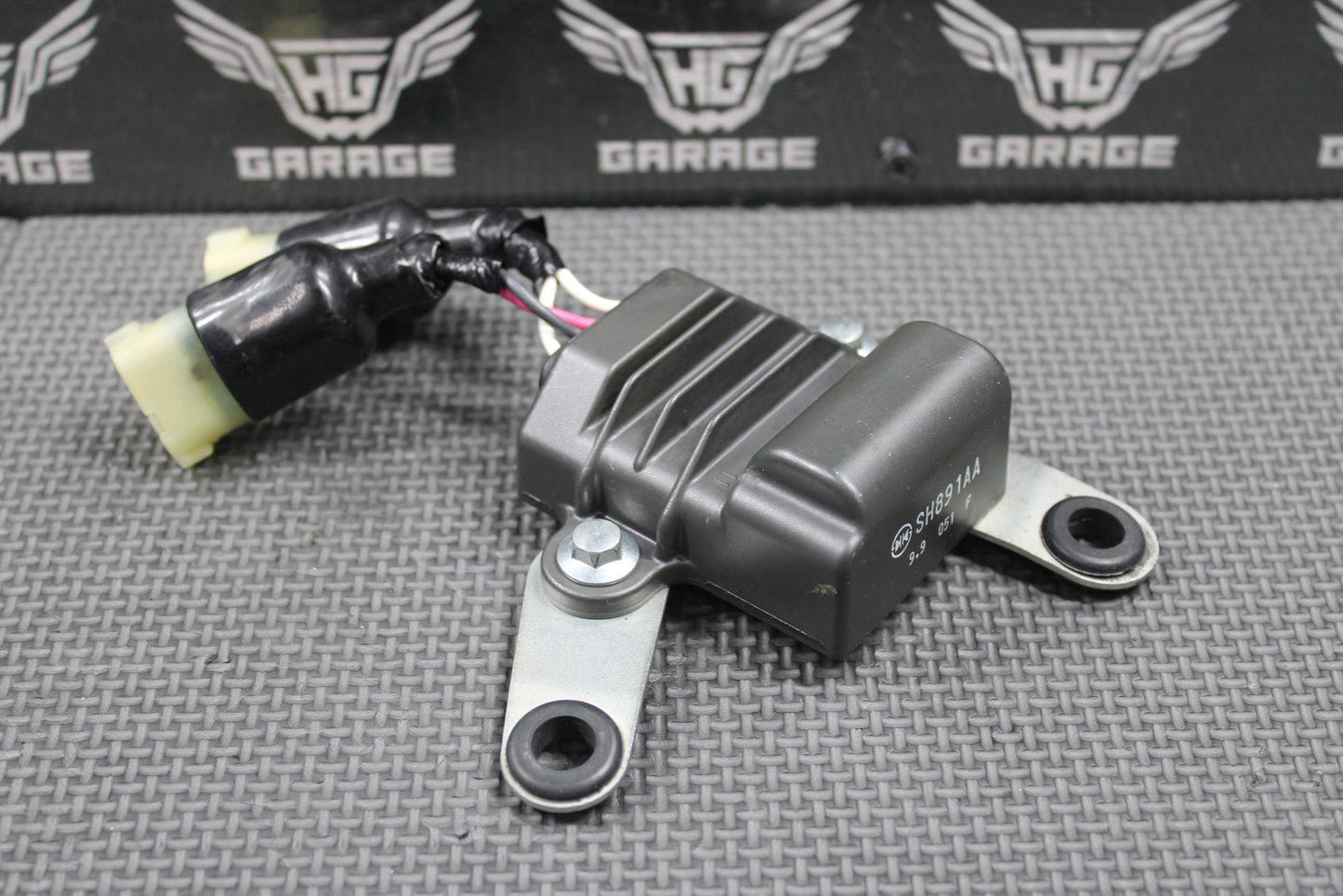 2020 YAMAHA 19 - 22 YZ250F OEM RECTIFIER VOLTAGE REGULATOR B7B - 81960 - 00 - 00 GOOD - hggarage