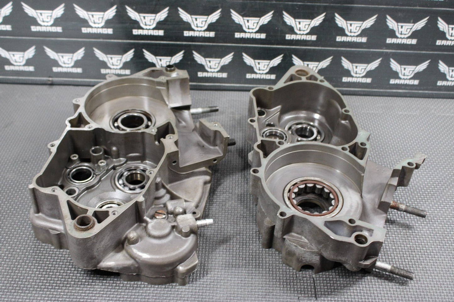 2000 KTM 250 EXC OEM LEFT RIGHT ENGINE MOTOR CRANKCASE CRANK CASES BLOCK - hggarage