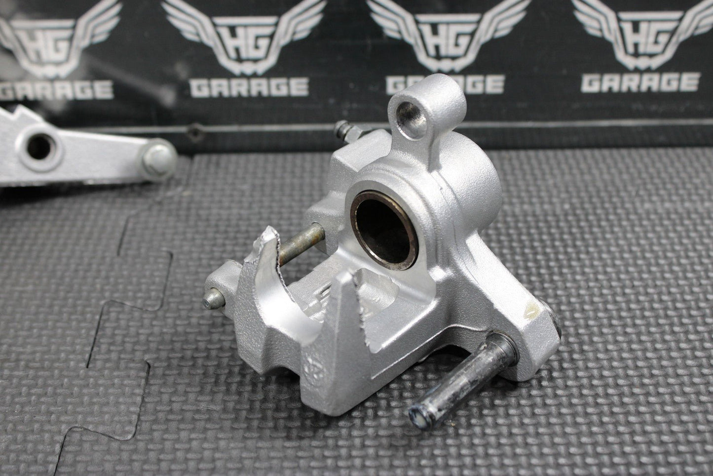 2014 KAWASAKI KX250F 04 - 18 OEM NISSIN REAR BACK BRAKE CALIPER HANGER 43080 - 0230 - hggarage