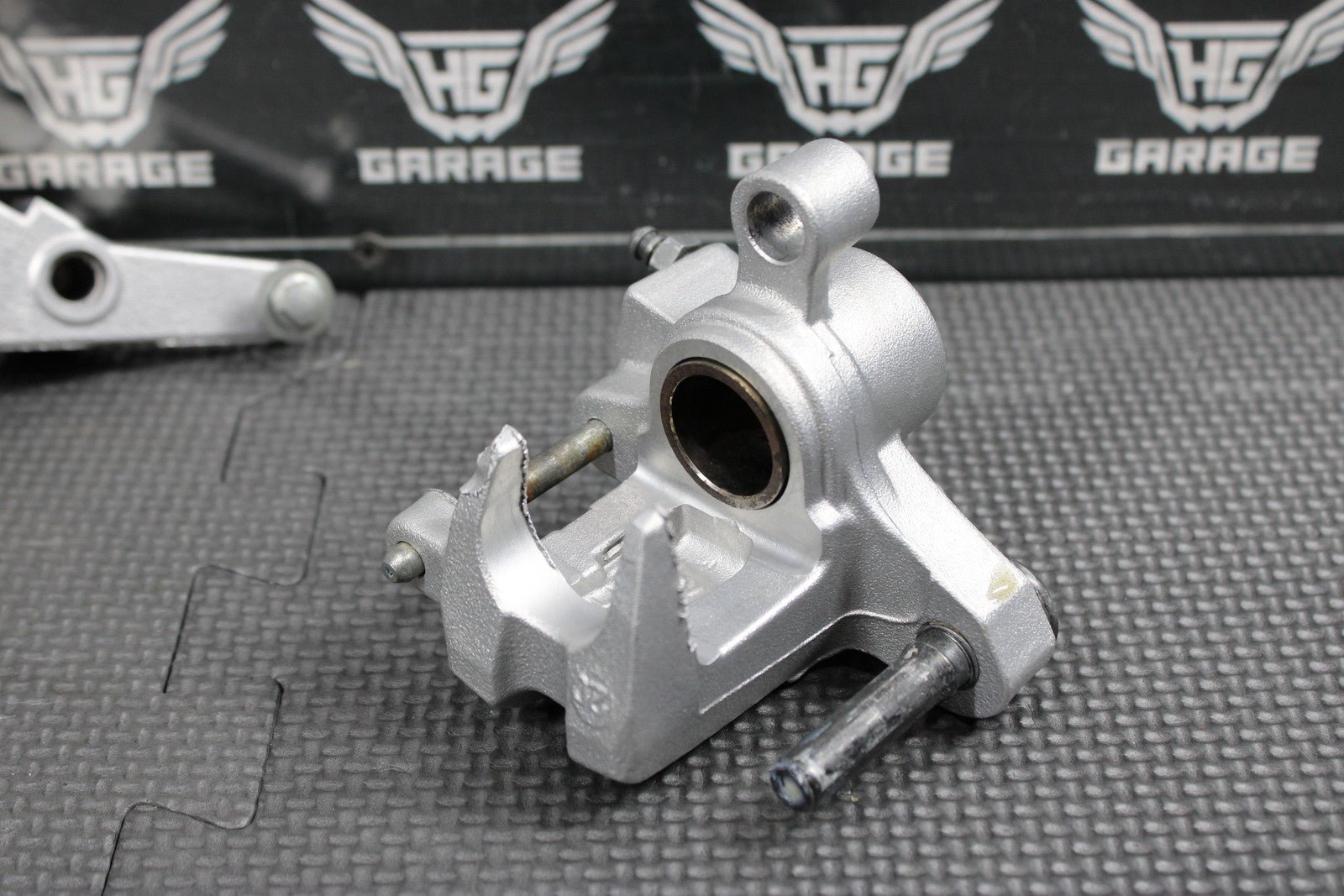 2014 KAWASAKI KX250F 04 - 18 OEM NISSIN REAR BACK BRAKE CALIPER HANGER 43080 - 0230 - hggarage