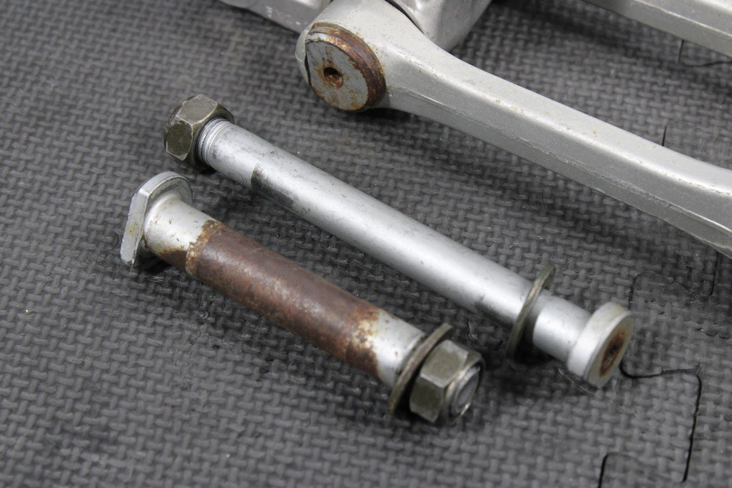 2006 YAMAHA YZ250F YZ450F OEM REAR SHOCK LINKAGE LINKS RELAY ARM 5XC - 2217A - 90 - 00 - hggarage