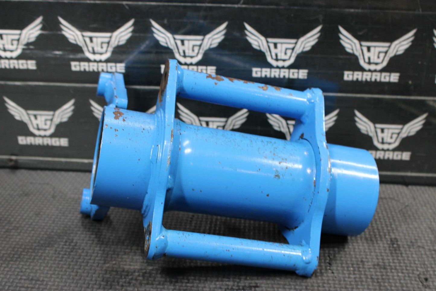 1991 YAMAHA BANSHEE 350 OEM REAR BACK AXLE CARRIER BEARING HOUSING ASSEMBLY - hggarage