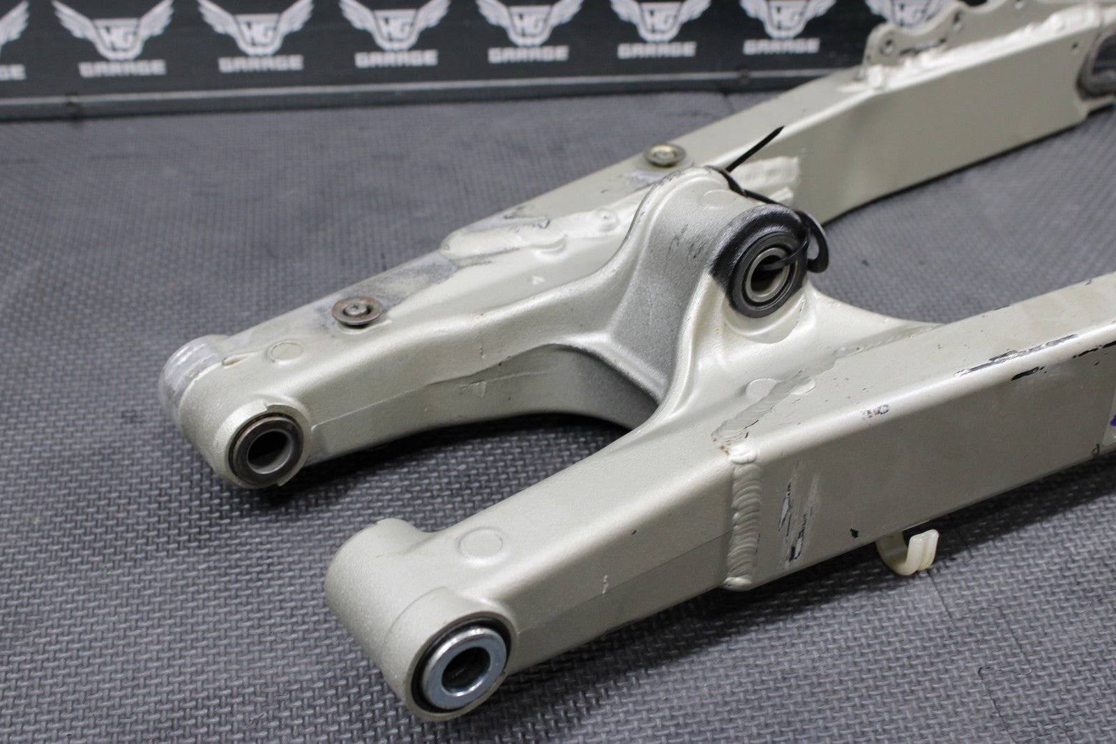1996 KAWASAKI KX125 KX250 OEM SWINGARM SWING ARM SUSPENSION 33001 - 1487 - TX - hggarage