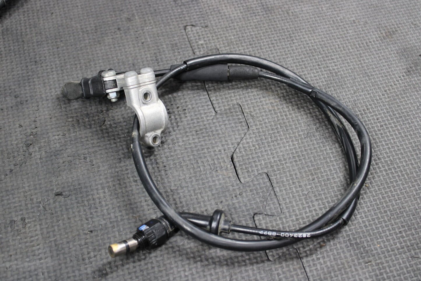 2006 YAMAHA YZ450F OEM RIGHT THROTTLE GRIP HOTSTART CABLE ASSEMBLY