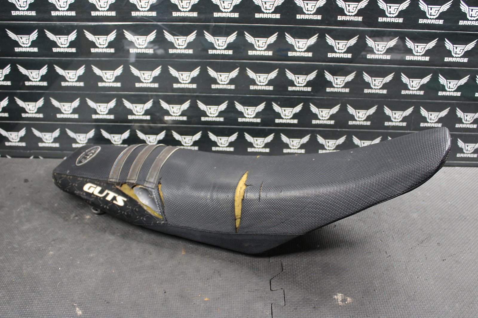 2007 YAMAHA YZ250F YZ450F OEM SEAT SADDLE CUSHION ASSEMBLY 2S2 - 24710 - 81 - 00 - hggarage