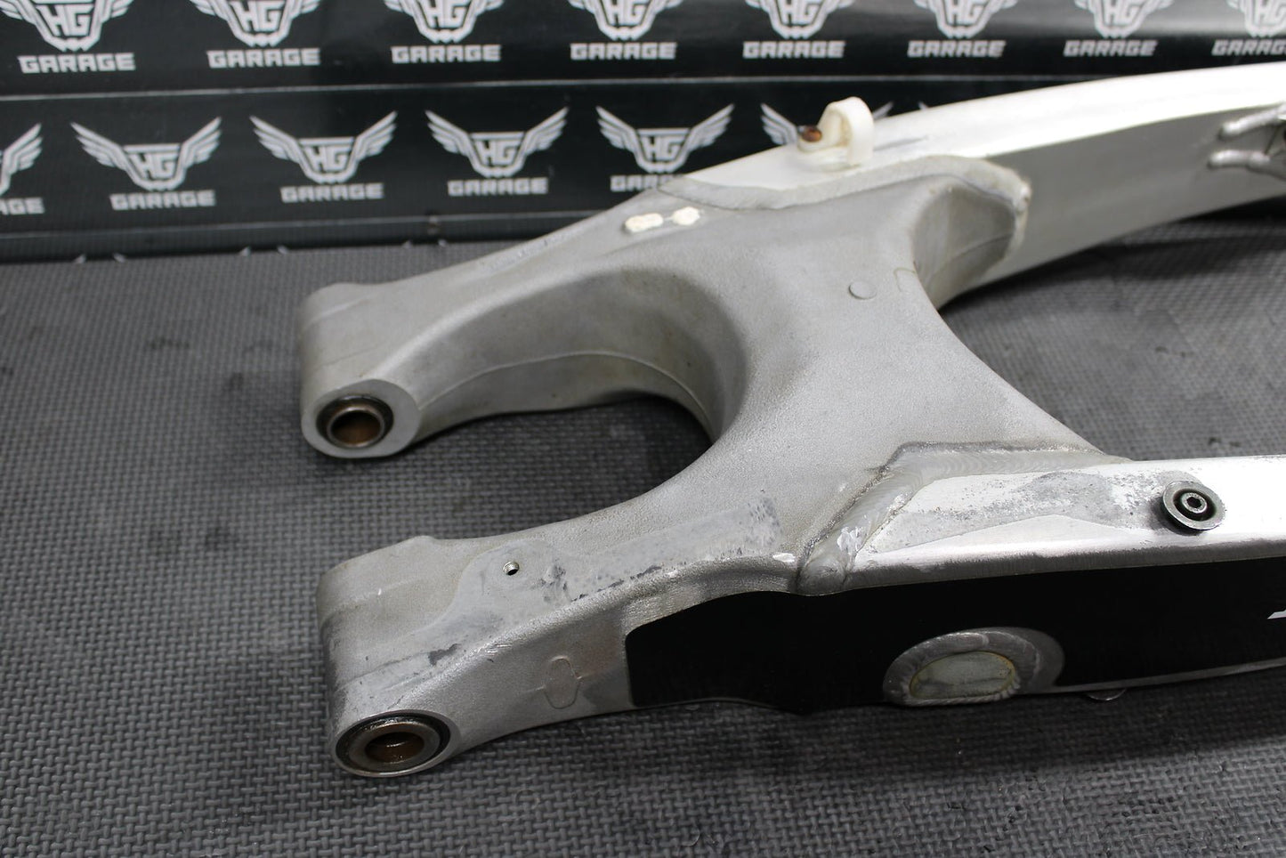 2003 Yamaha YZ125 OEM Swingarm Swing Arm Suspension 5UN - 22110 - 00 - 00 - hggarage