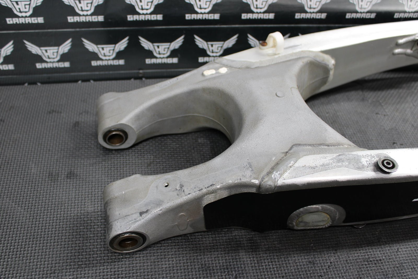 2003 Yamaha YZ125 OEM Swingarm Swing Arm Suspension 5UN - 22110 - 00 - 00 - hggarage