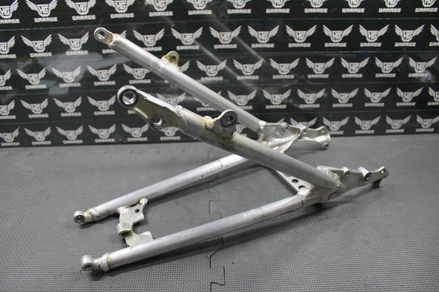 2008 06 - 09 HONDA CRF250R OEM REAR BACK FRAME SUBFRAME DUAL MUFFLER 50200 - KRN - 850 - hggarage