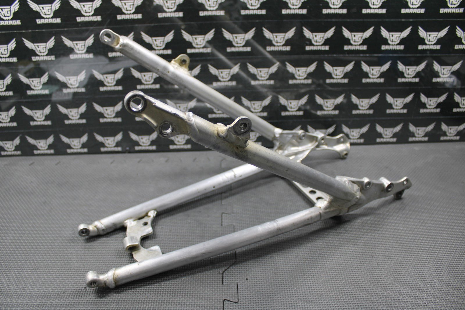2008 06 - 09 HONDA CRF250R OEM REAR BACK FRAME SUBFRAME DUAL MUFFLER 50200 - KRN - 850 - hggarage