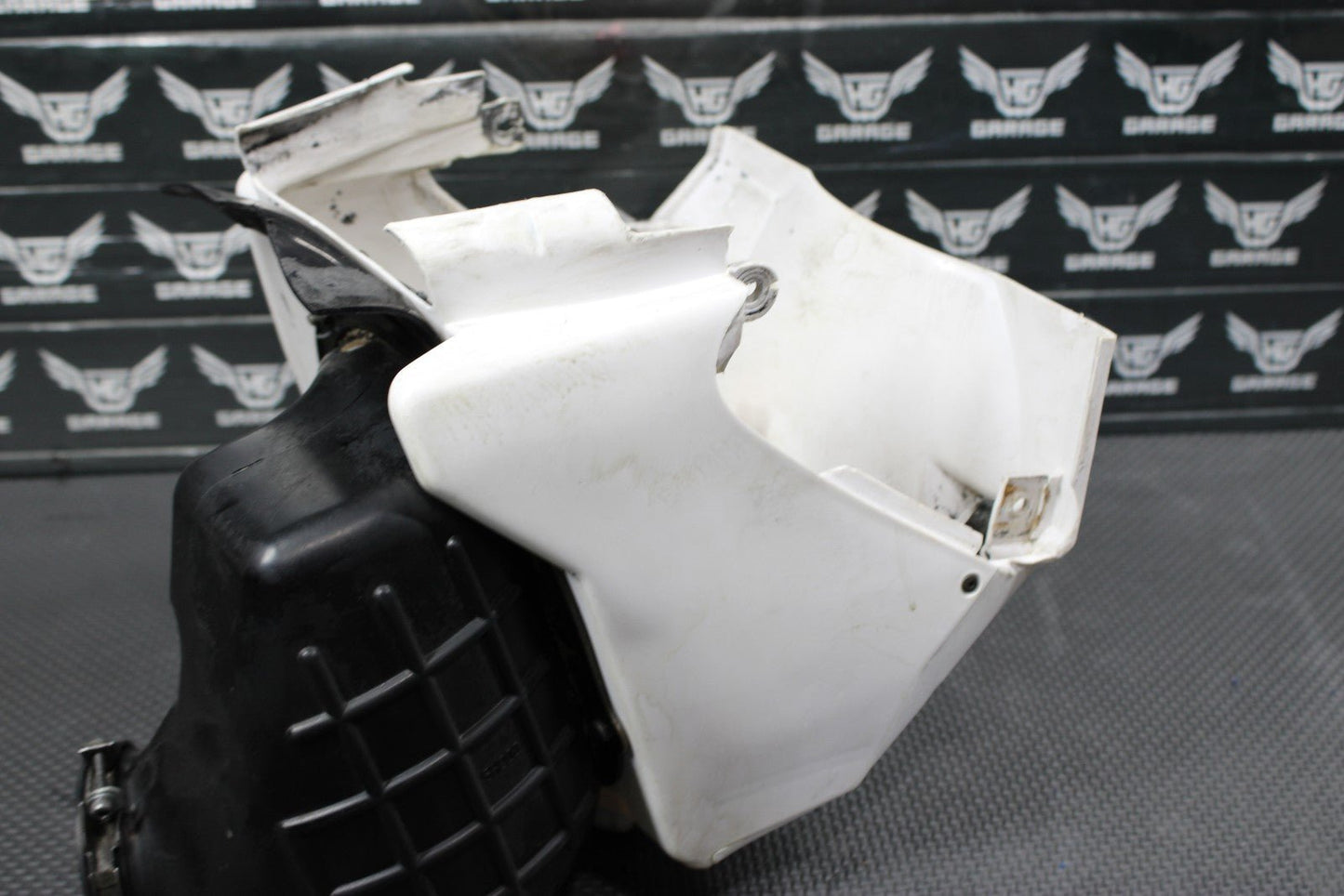 2001 YAMAHA YZ250 OEM AIRBOX INTAKE AIR CLEANER CASE 4SS - 14401 - 02 - 00 - hggarage