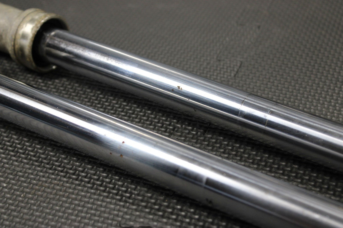 1985 YAMAHA PW80 83 - 85 OEM RIGHT LEFT FRONT SUSPENSION FORKS 21W - 23103 - 00 - 00 - hggarage