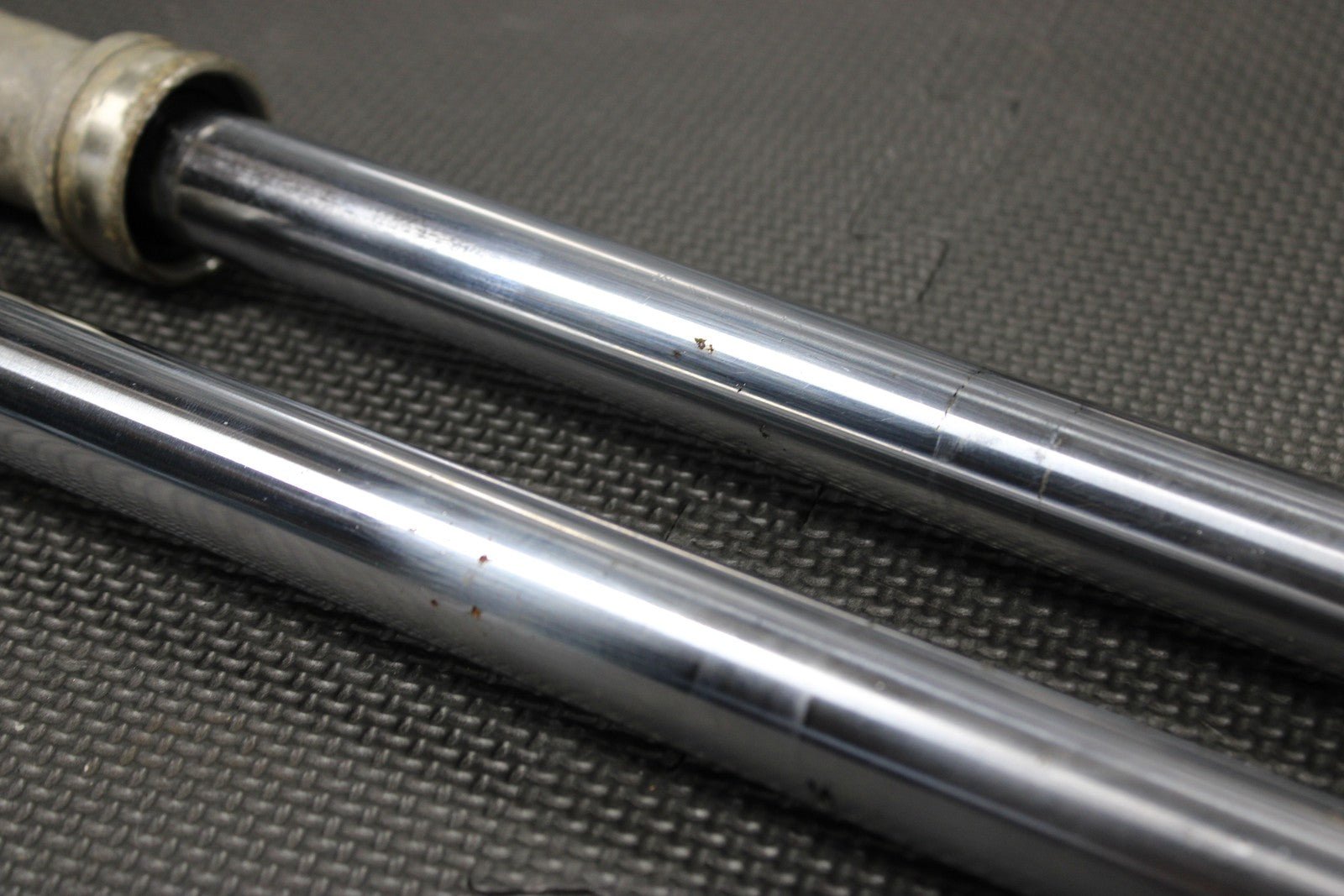 1985 YAMAHA PW80 83 - 85 OEM RIGHT LEFT FRONT SUSPENSION FORKS 21W - 23103 - 00 - 00 - hggarage
