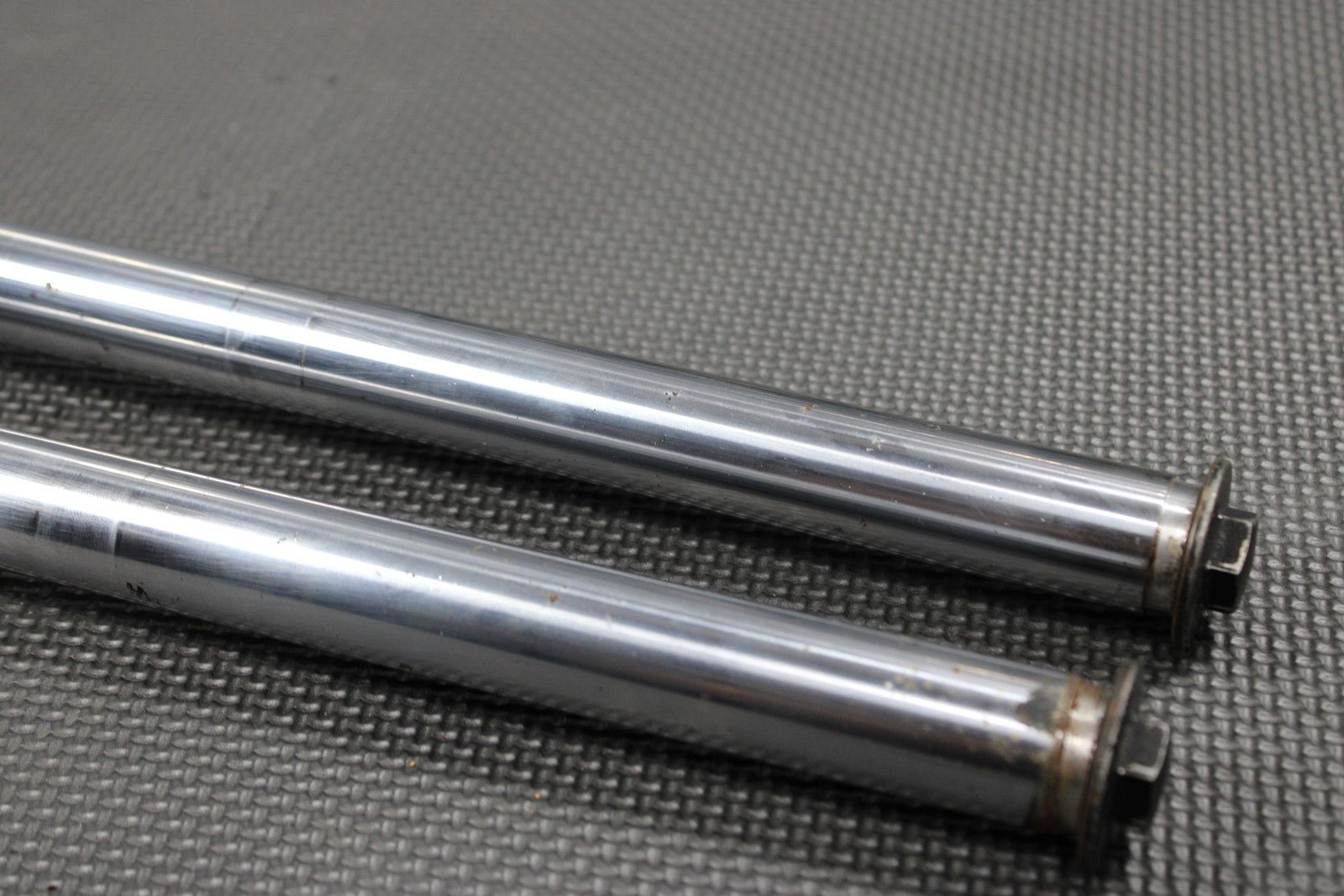1985 YAMAHA PW80 83 - 85 OEM RIGHT LEFT FRONT SUSPENSION FORKS 21W - 23103 - 00 - 00 - hggarage